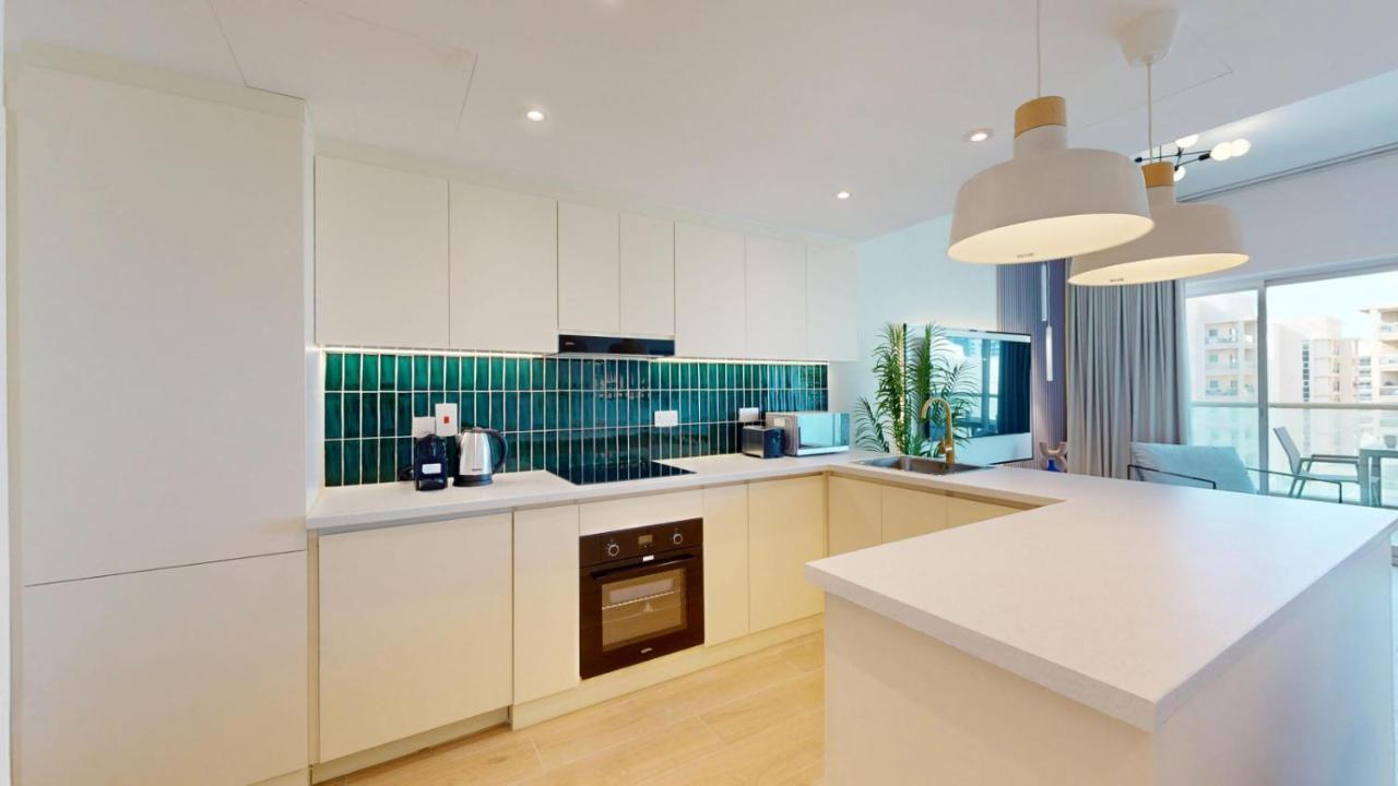 Vacationer Holiday Homes L Upgraded Chic 2 Bed L Pool View L Free Pool, Gym Access