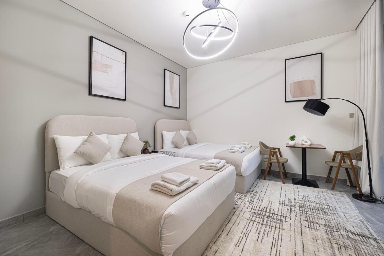 Brand New Building! 2 Double Bed! Ideal Location with 5-Star Pool And Gym!