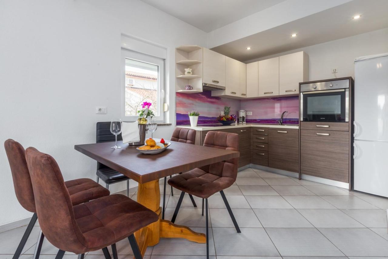 Villa Vita Apartments & Studios With Common Pool