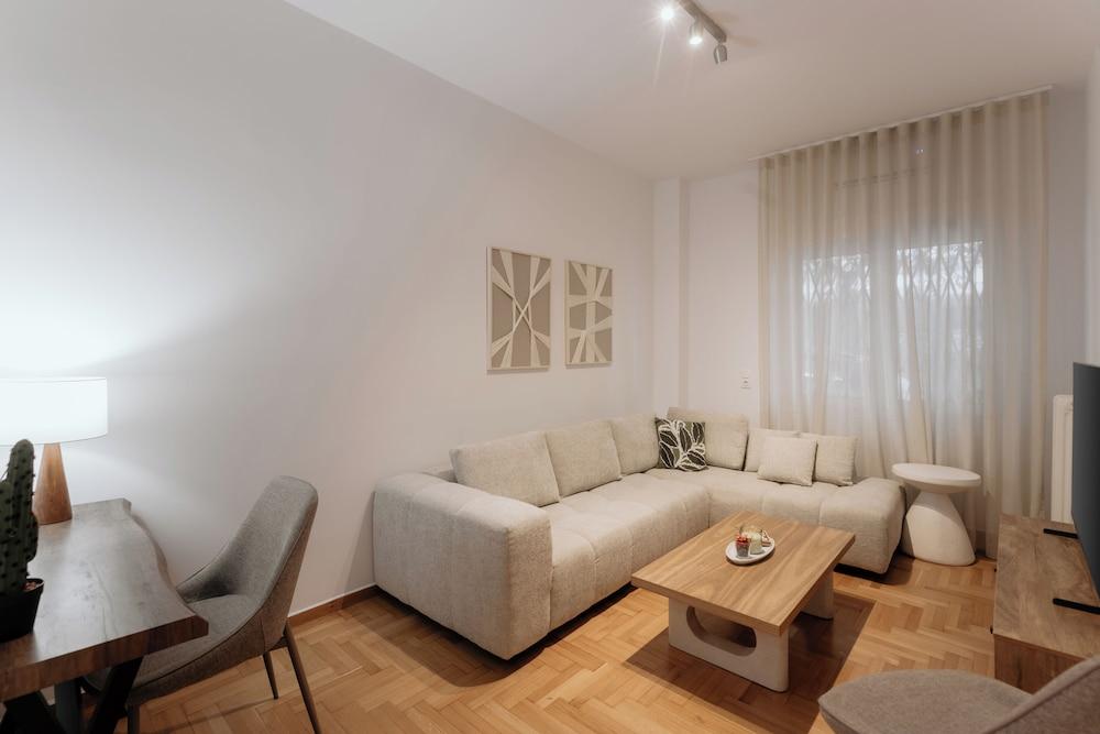 Classy & Modern Apt In Pagrati Athens