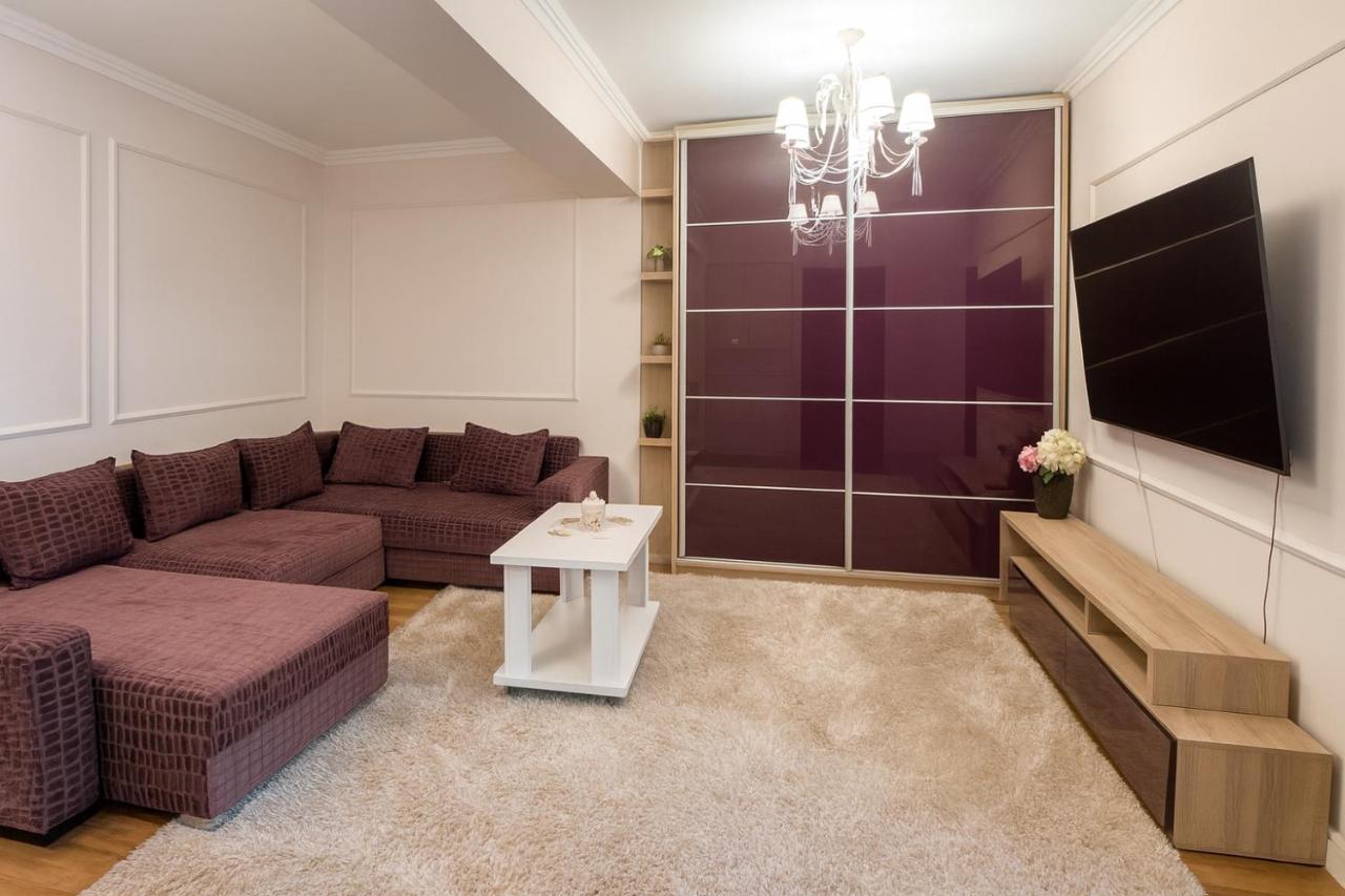 Mid Velvet Apartment, Free Parking, Self Check-in