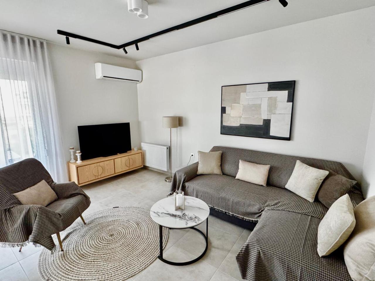 Pnoes Volos City Center Luxury Suite With Private Parking