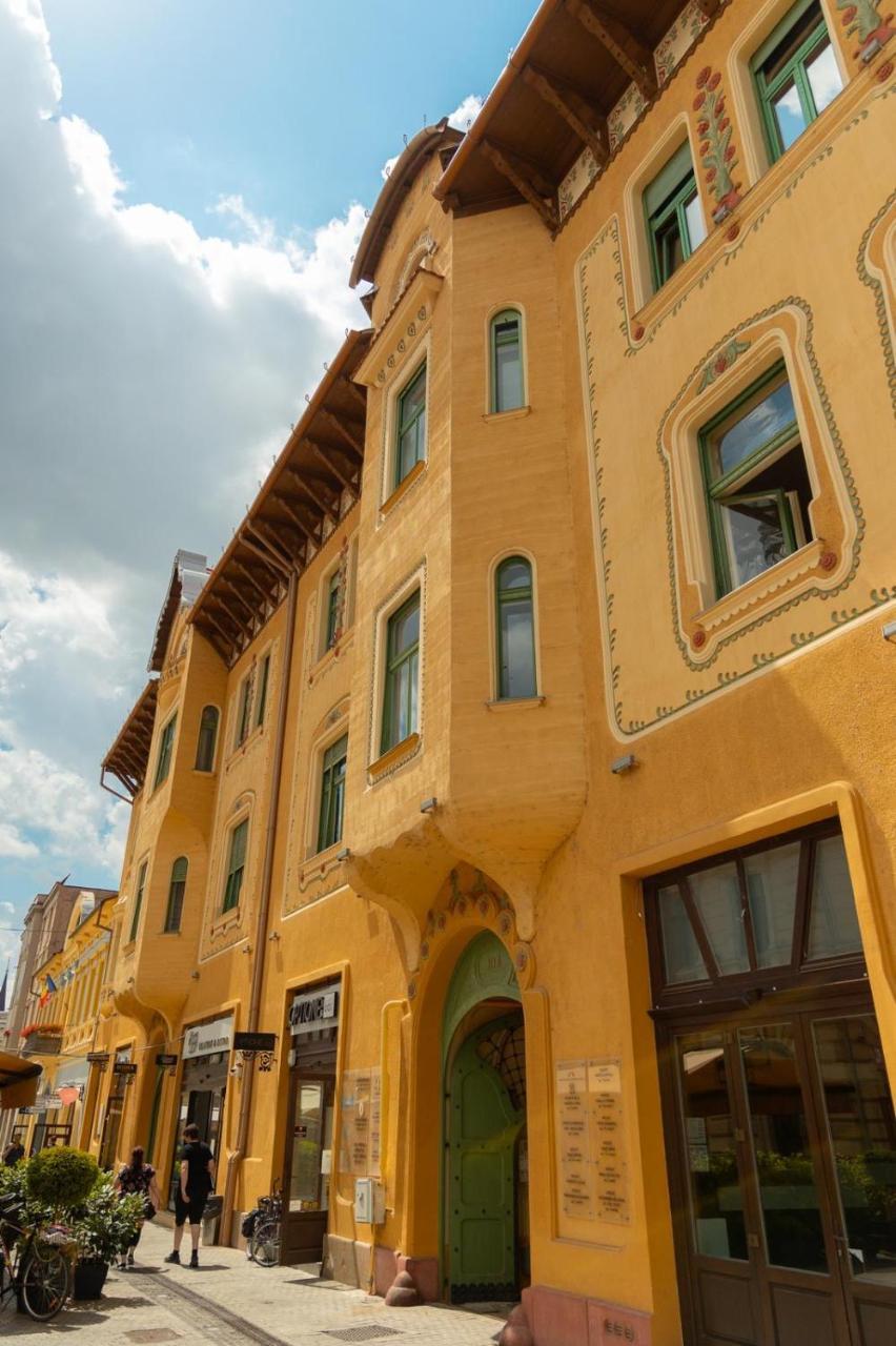 Casa Doseanu , Stern Palace Oradea