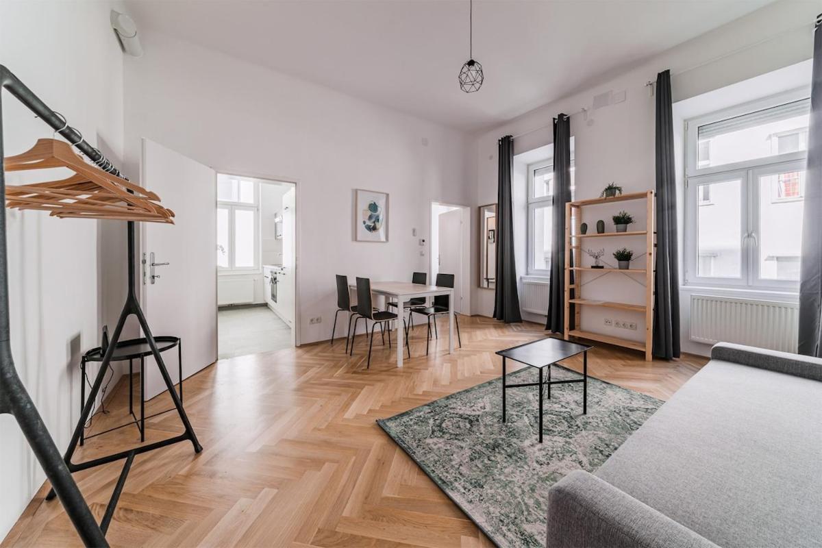 Trendy Schonbrunn Apartment