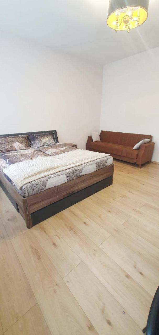 Comfy One Bedroom Fifteen Minutes From Center Enkplatz U Three