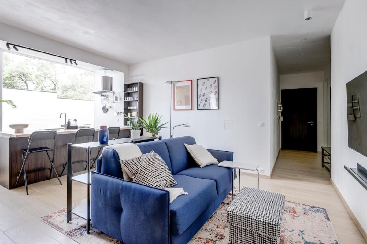 Modern 1bdmapartment Near Shopping Mall & Metro