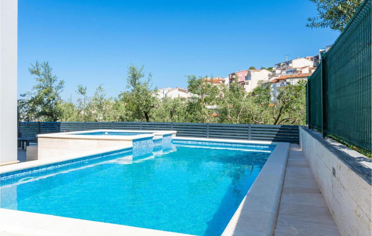 Lovely Apartment In Podstrana With Wifi