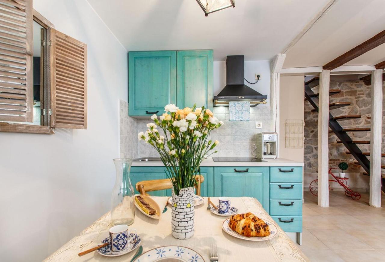 House Anno 1881 Center Of Split