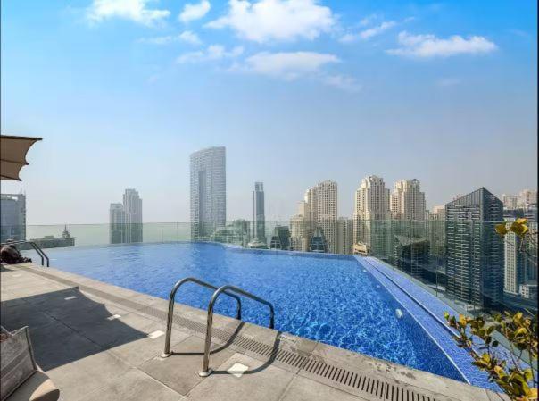 Vogue Vacation Homes, Marina, Condor Marina Star Near Ain Dubai And Jbr Beach, One Bedroom Apartment with Balcony And City View, Access To All Amenities