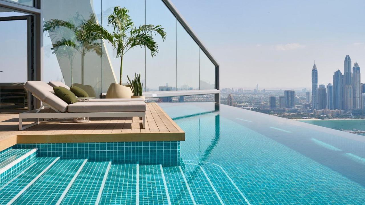 Lhg Palm Jumeirah Tallest Rooftop Pool