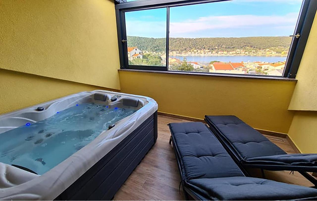 2 Bedroom Nice Apartment In Rab