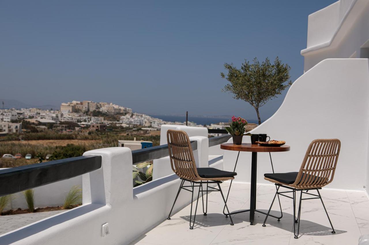 Naxos White Concept