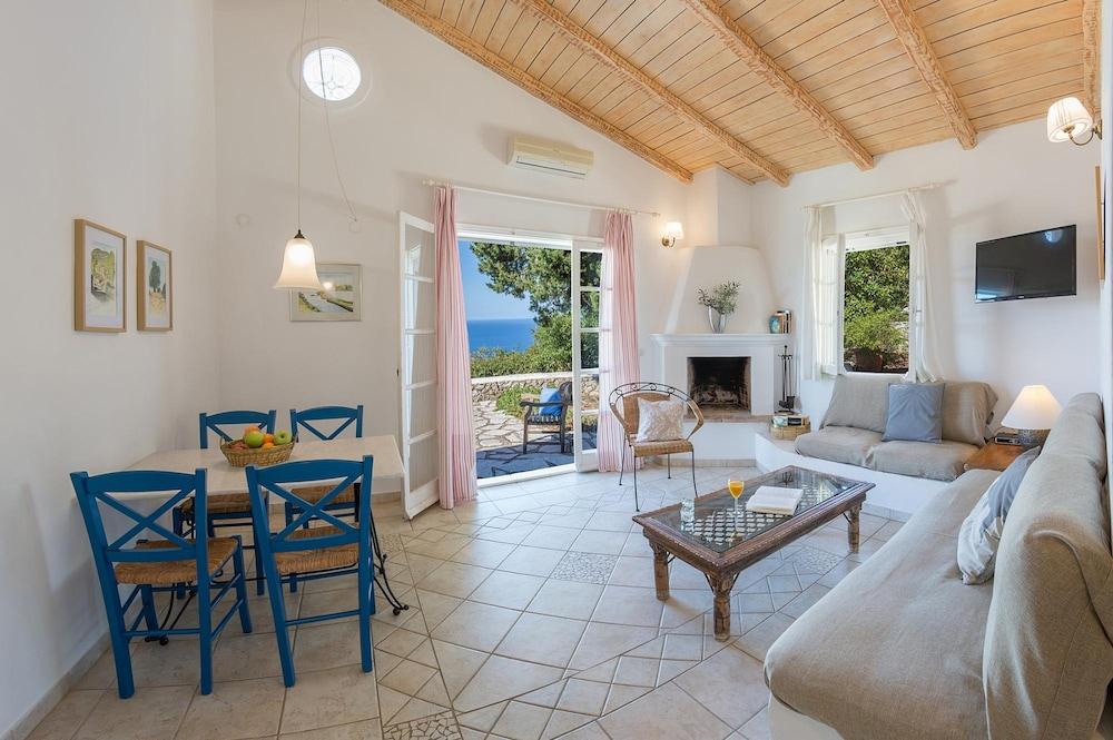 Villa Myrtia Agios Nikitas Villas