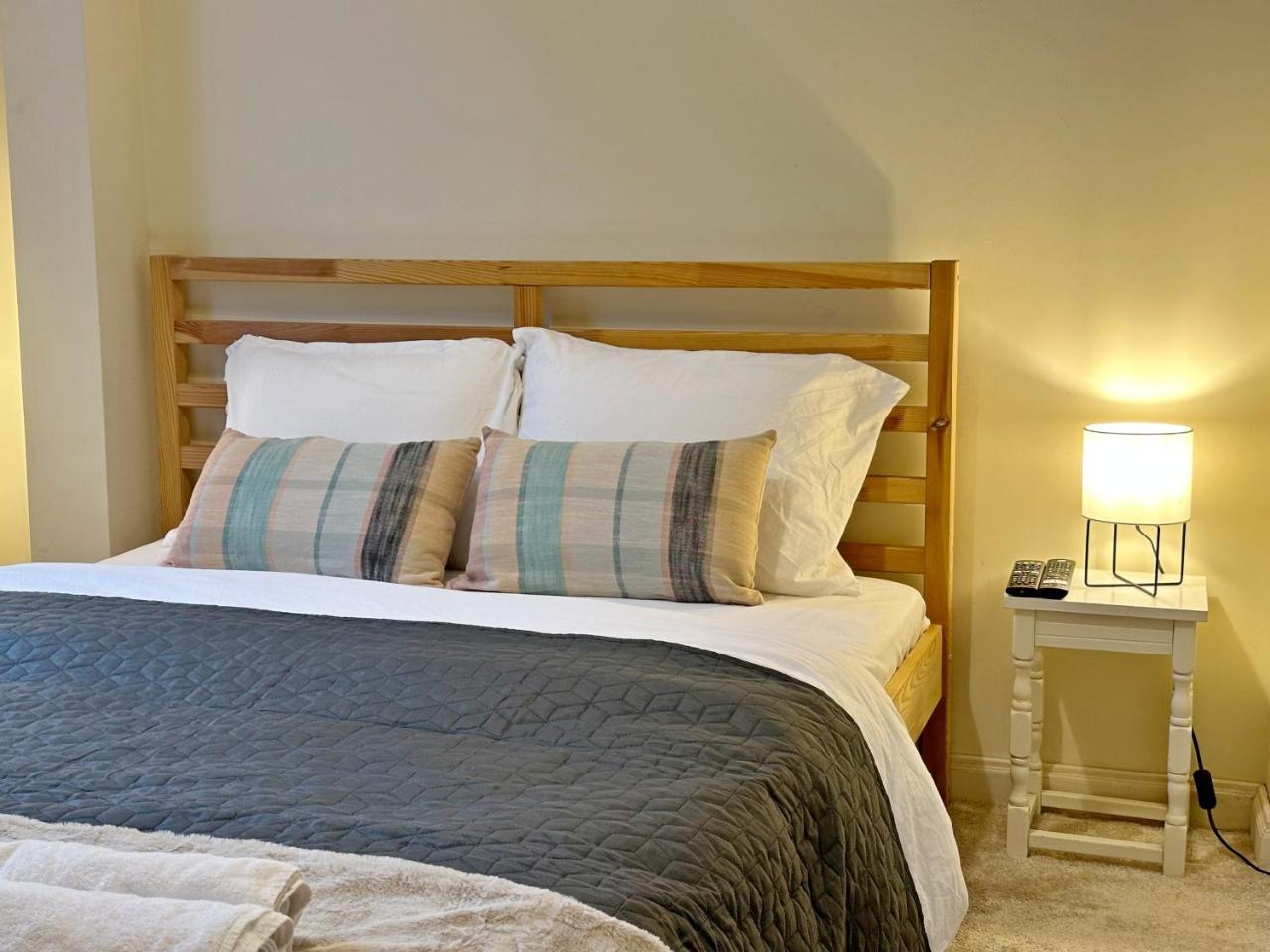 Romantic 1bdr Apt Near Eagle Bridge Fast Wi-fi