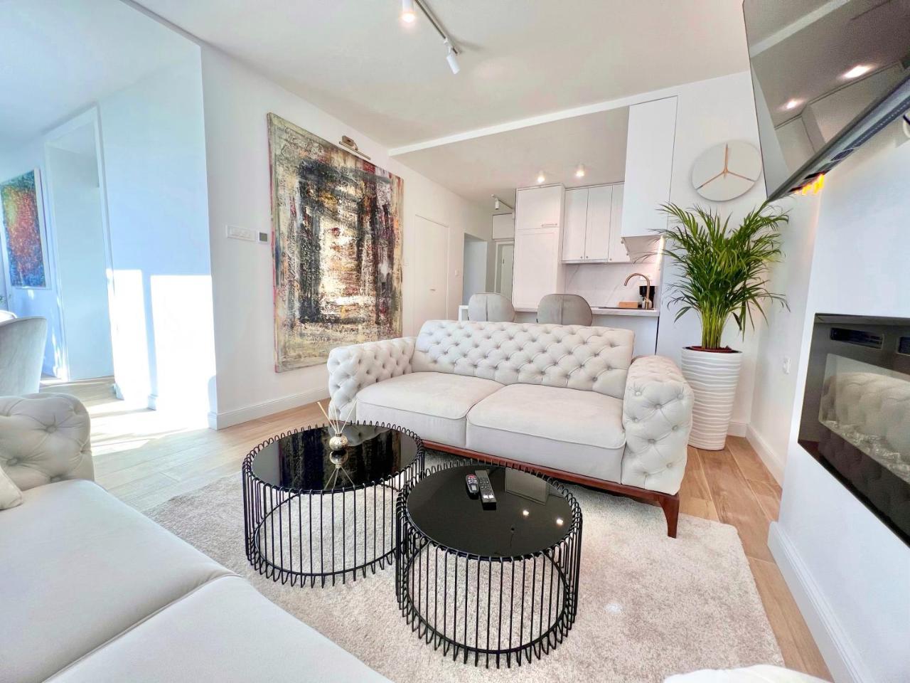 Apartment Velvet Free Private Garage