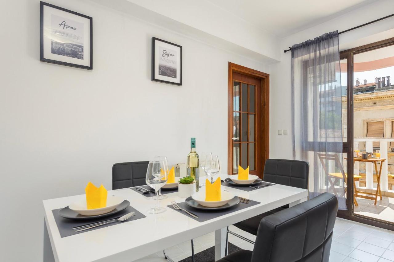 Laveruda Apartment With Balcony & Free Parking