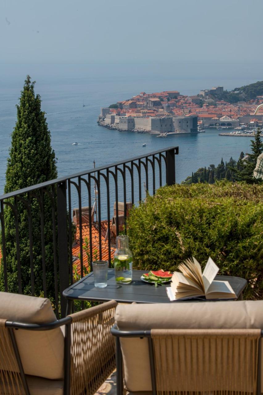 Golden Niche Apartment