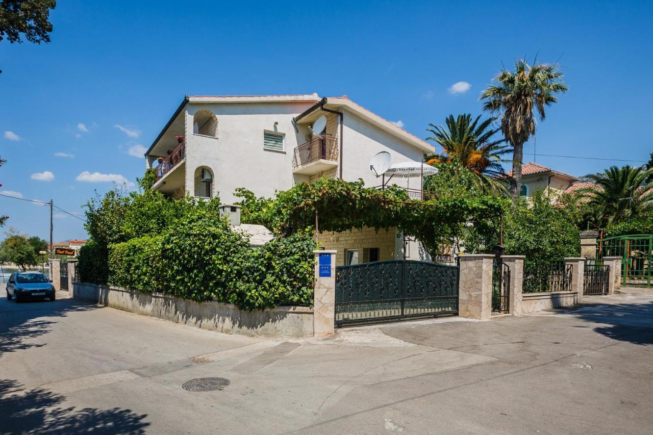 M & M Pelivan Apartments