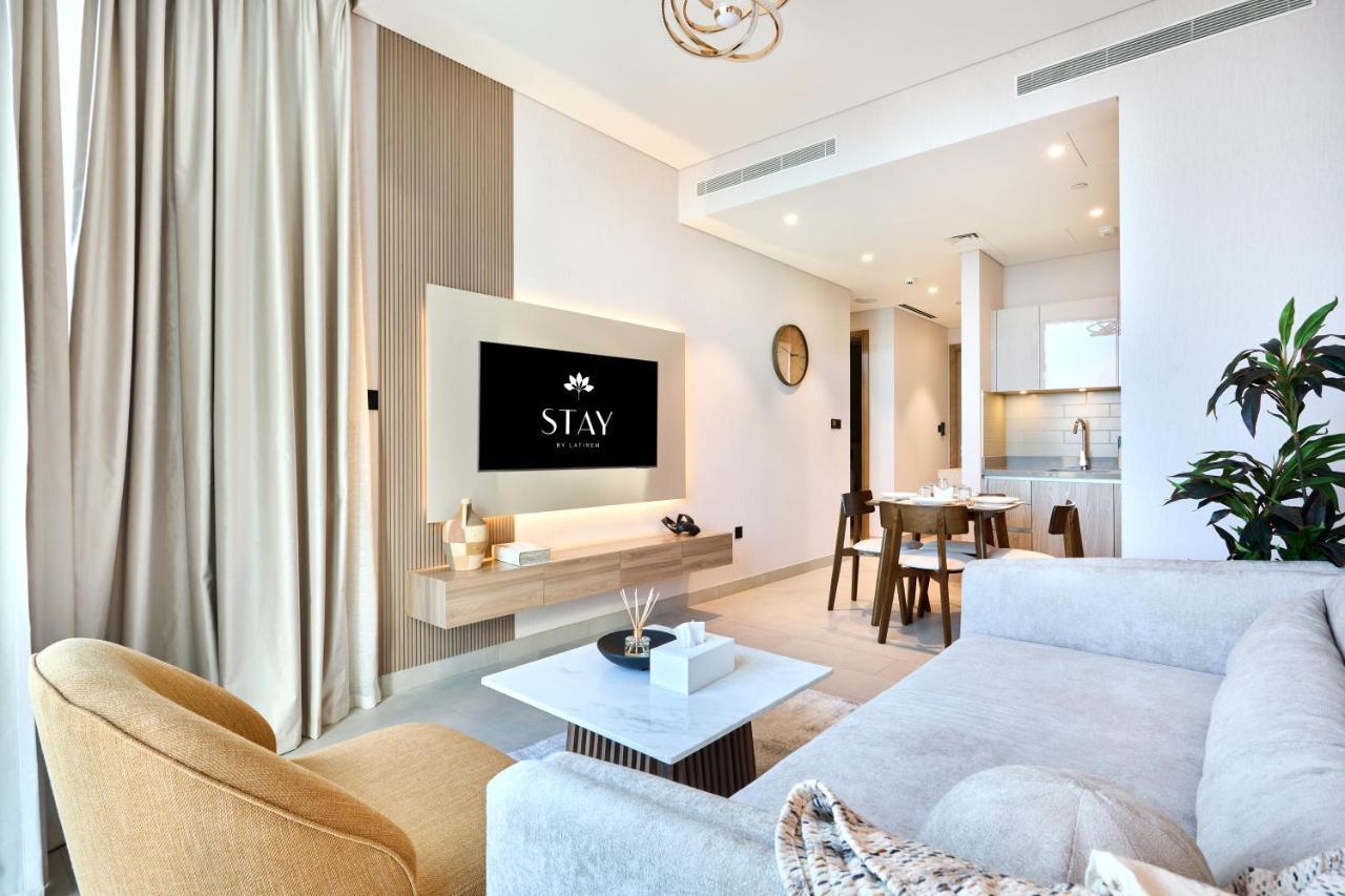 Stay by Latinem Luxury 1br Plus Study Holiday Home W2405