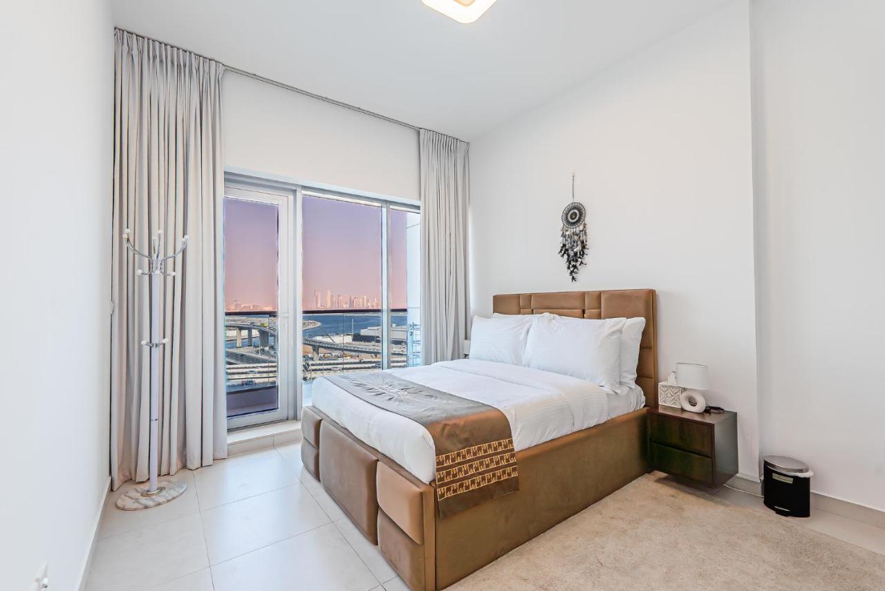 Escape24 Elegant 1br with City View Near Dubai Mall
