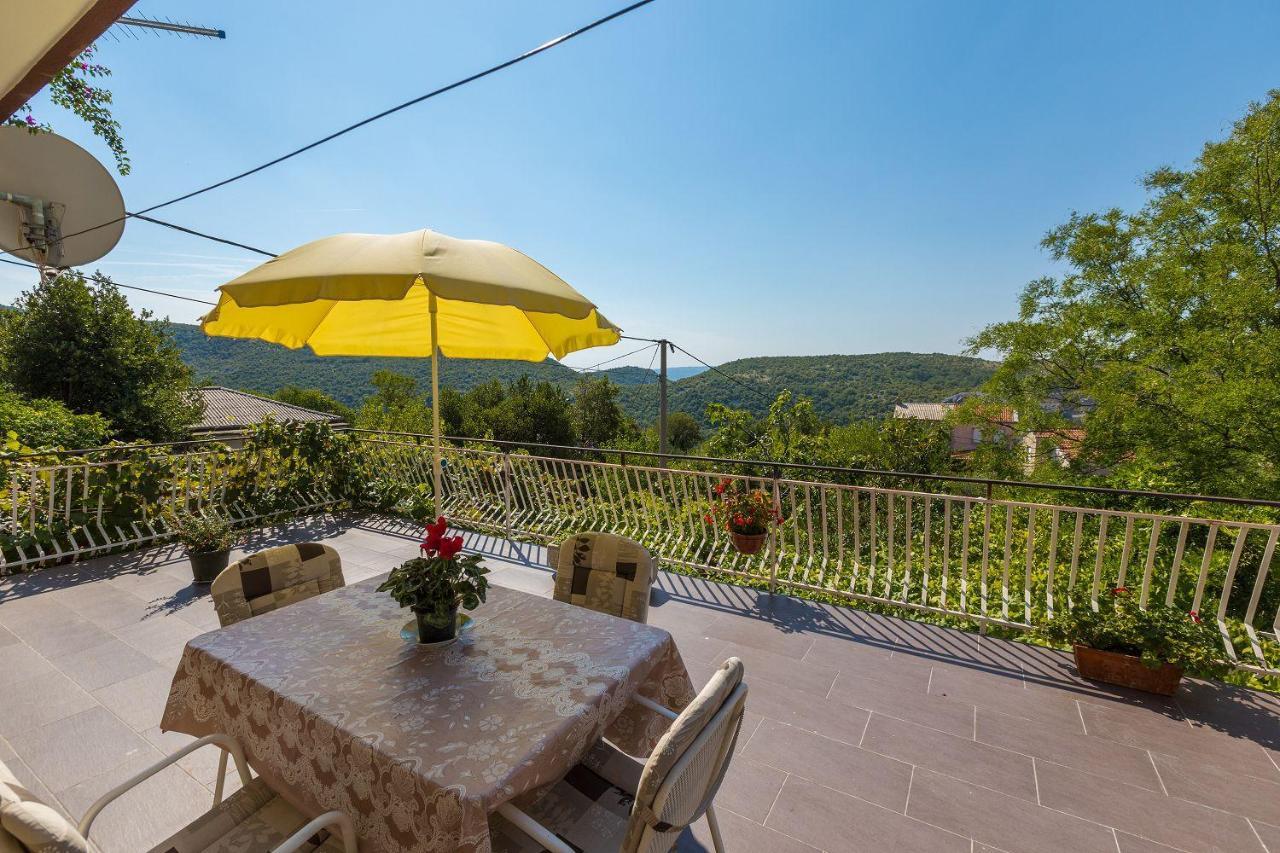 Hundefreundliches Apartment Mit Privatparkplatz, Bbq-bereich Und Groem Balkon