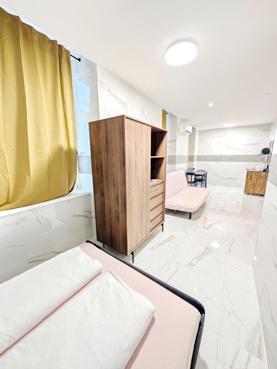 Comfortable Apartment In Lanstrasse Area Br1