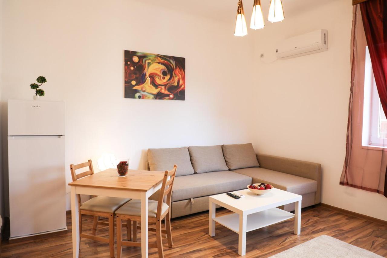 Ultracentral Apartament With Balcony Old Town