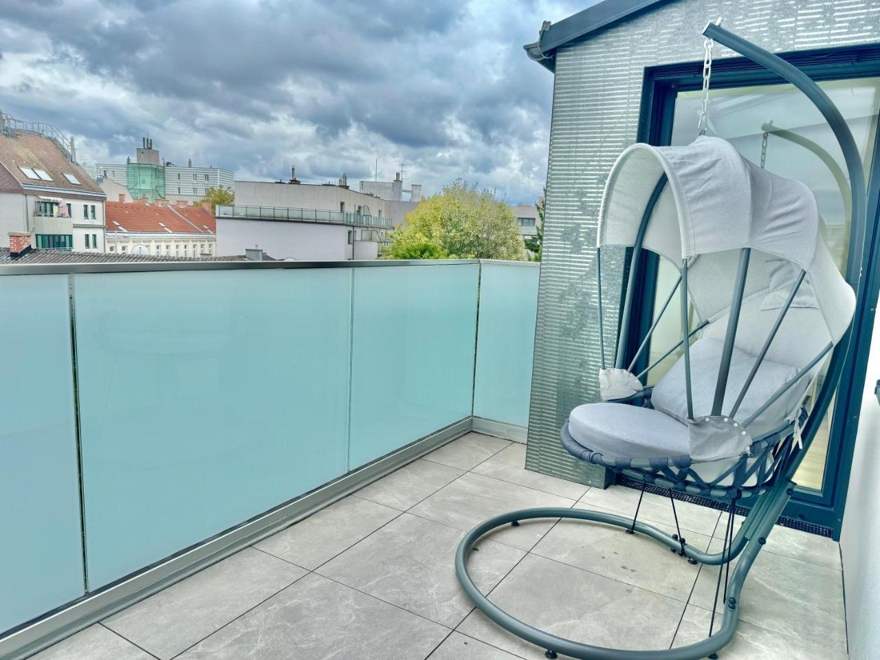 Luxury Rooftop Apartment With Balcony 15 Min To Center