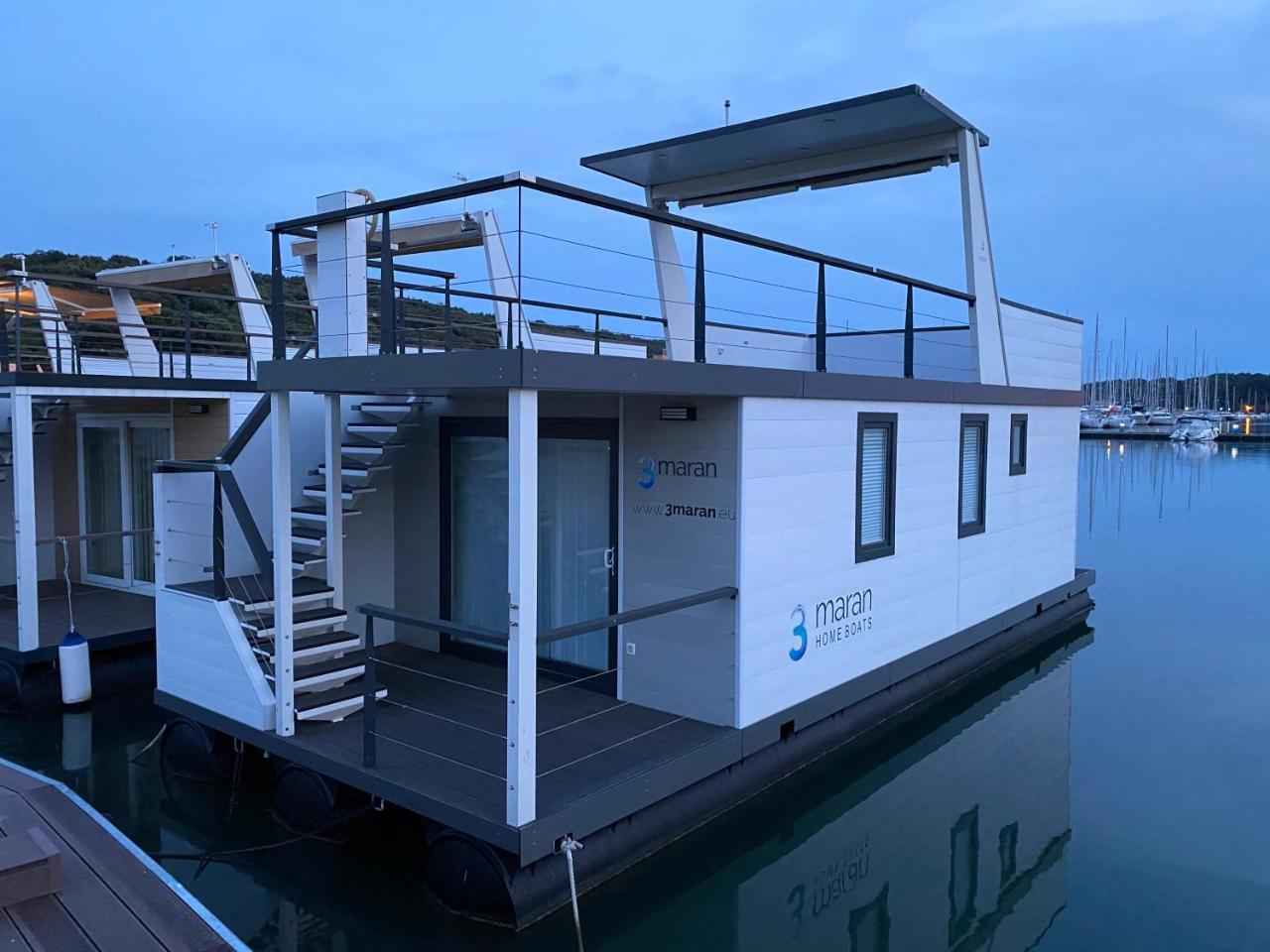 Floating House Arena 3