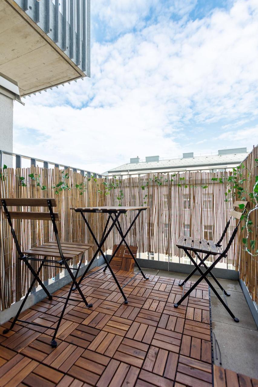 Modern Apartment With Balcony Near Central Station