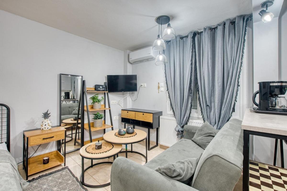 Quiet Lower-level City Studio Thessaloniki by S