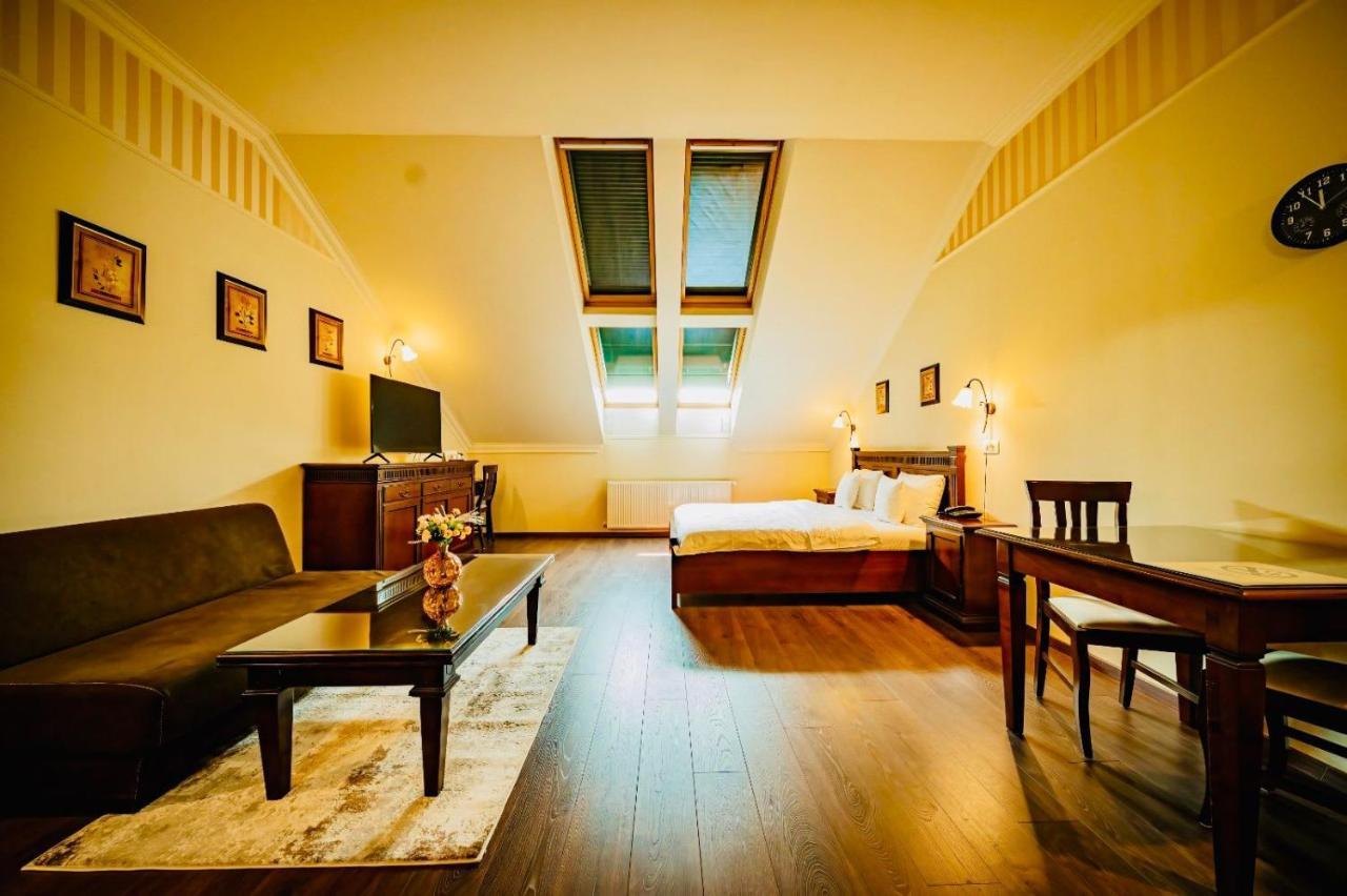 Joy City Stay Studio Crystal Heart