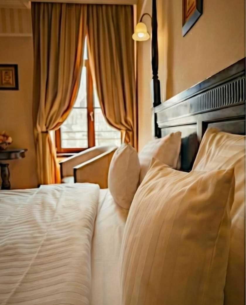 Boutique Stay With Skyline Views In Timisoara