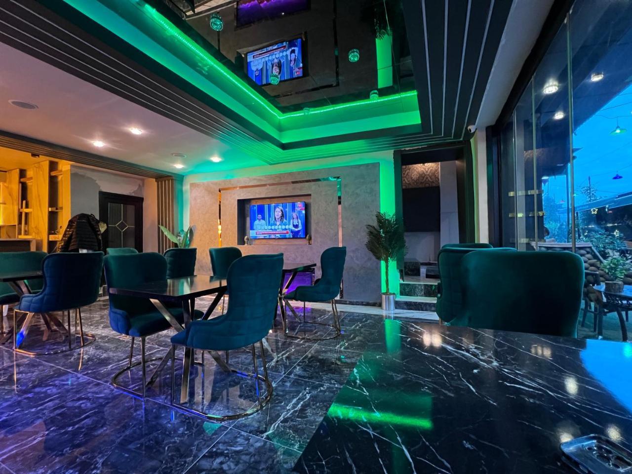 Crowned Boutique Hotel