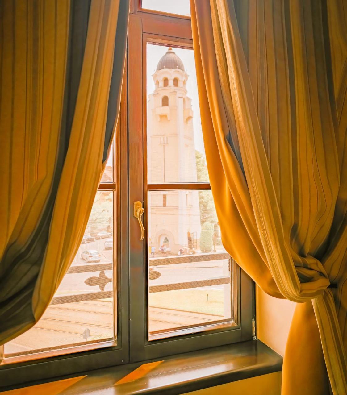 Elegant Timisoara Retreat In Sinaia Mocioni Square