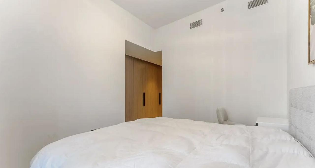 Grand Private Room in Burj Vista Downtown with Burj Khalifa View