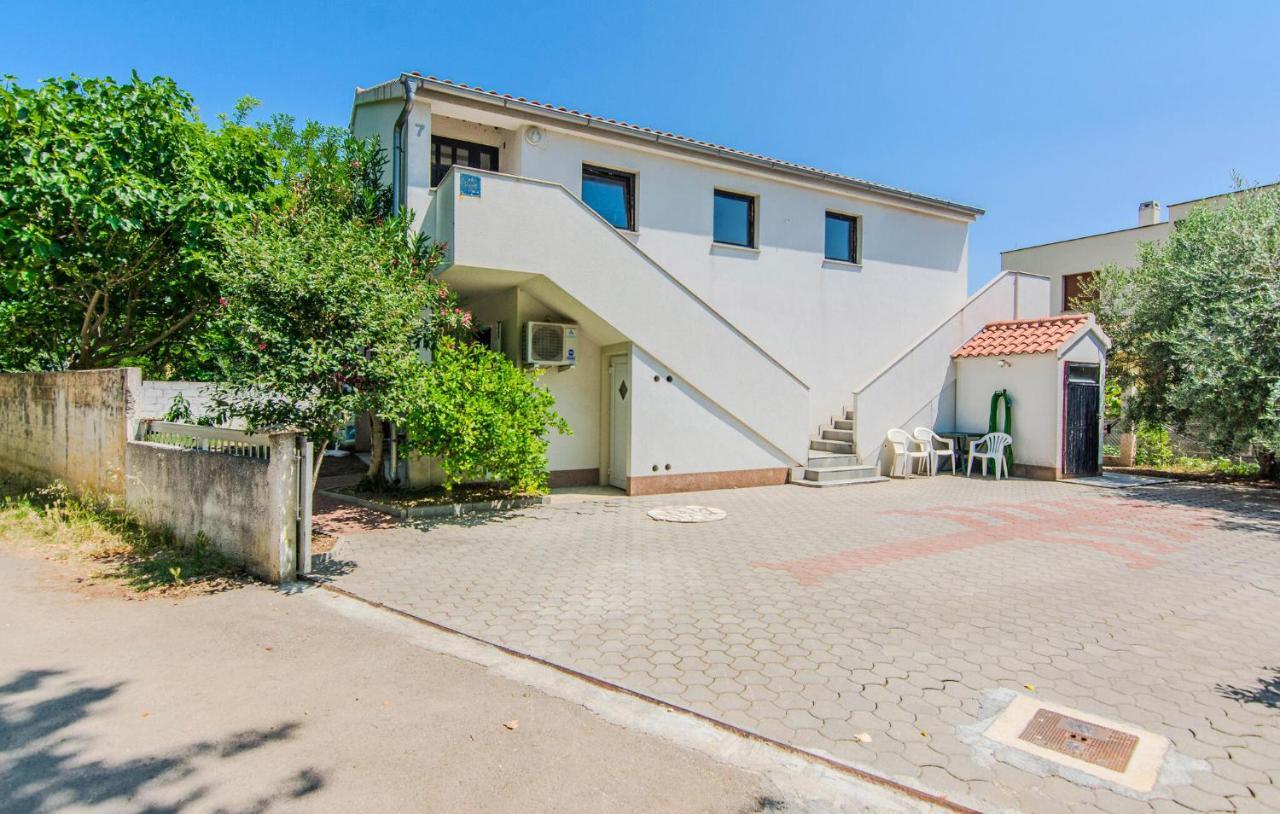 Awesome Apartment In Nin With Wifi