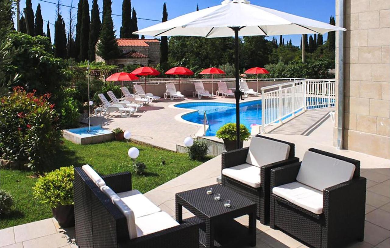 Nice Apartment In Cilipi With Swimming Pool