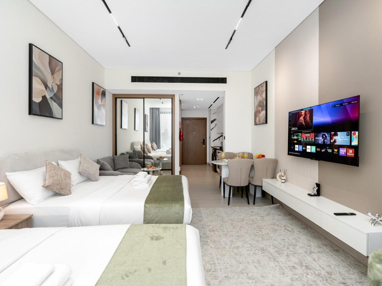 Spacious Studio with Balcony & Jacuzzi Trillionaire Residences, Business Bay