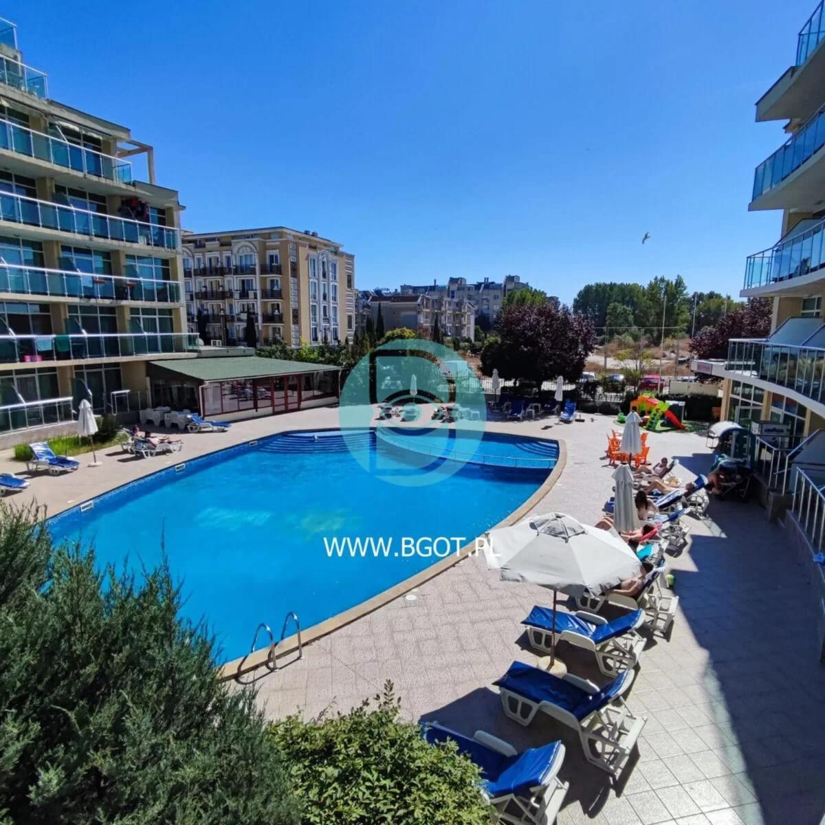 Sunny Holiday Cacao Beach Apartments