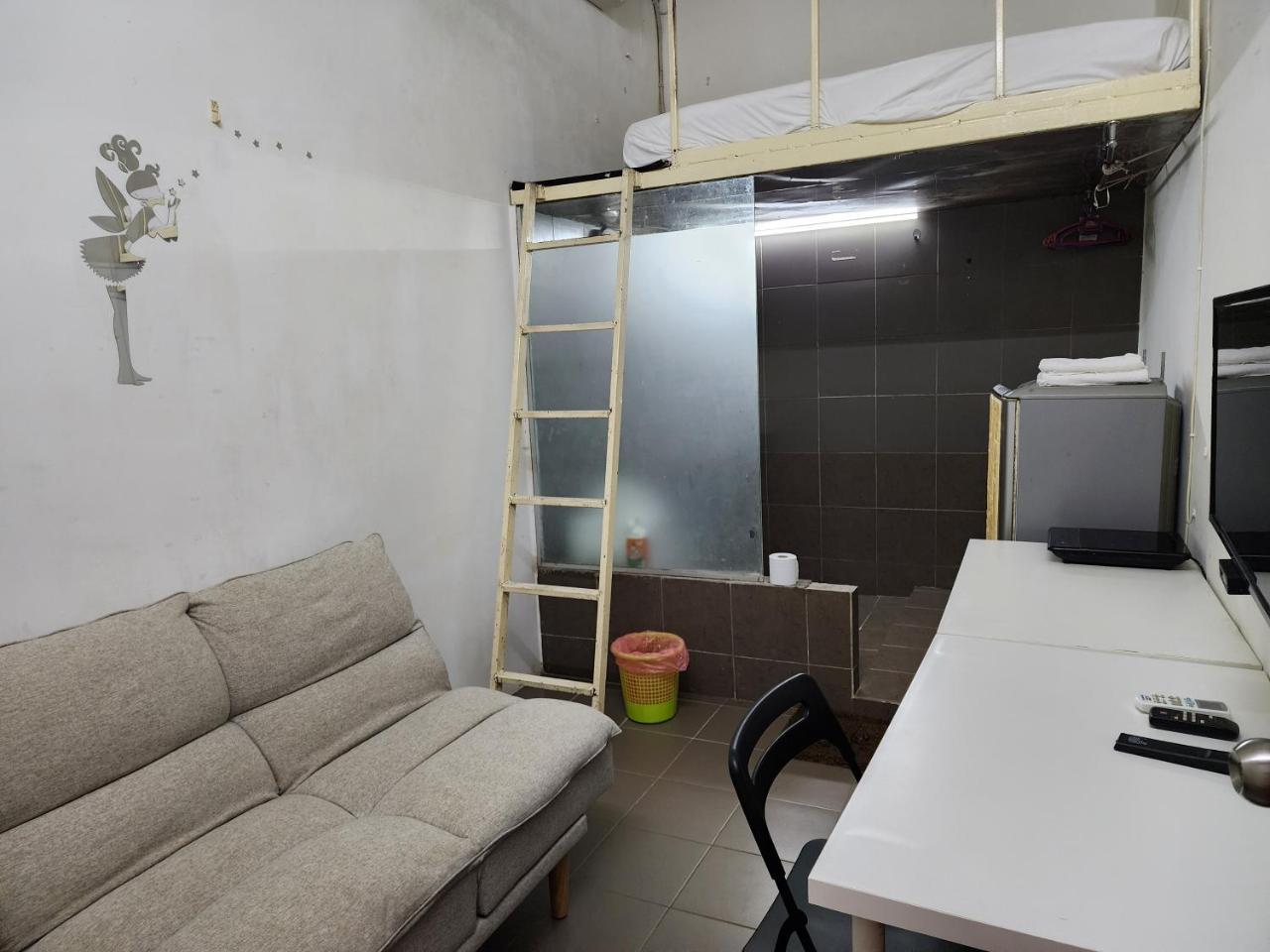 Mini Studio 6 with Mrt Lrt (Adults Only)