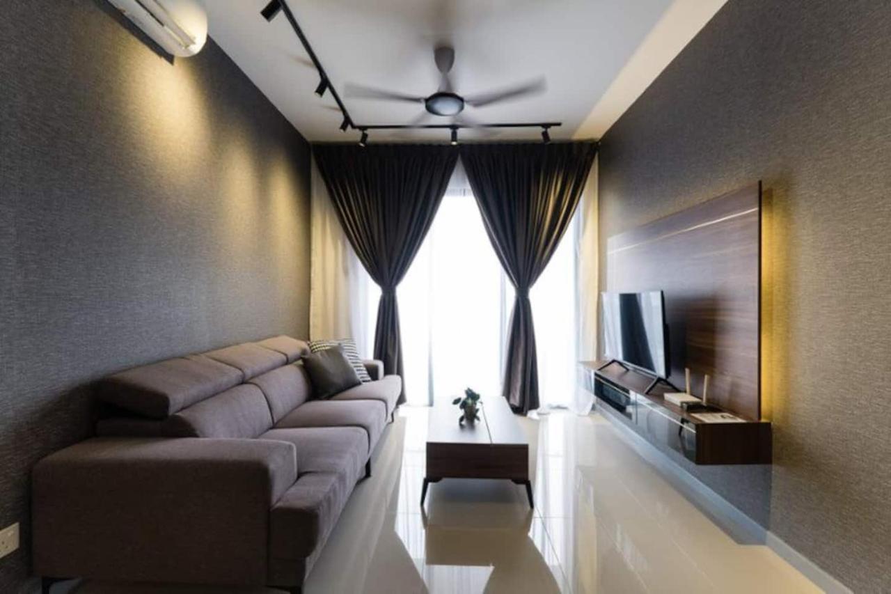 United Point Residence by Feel Home