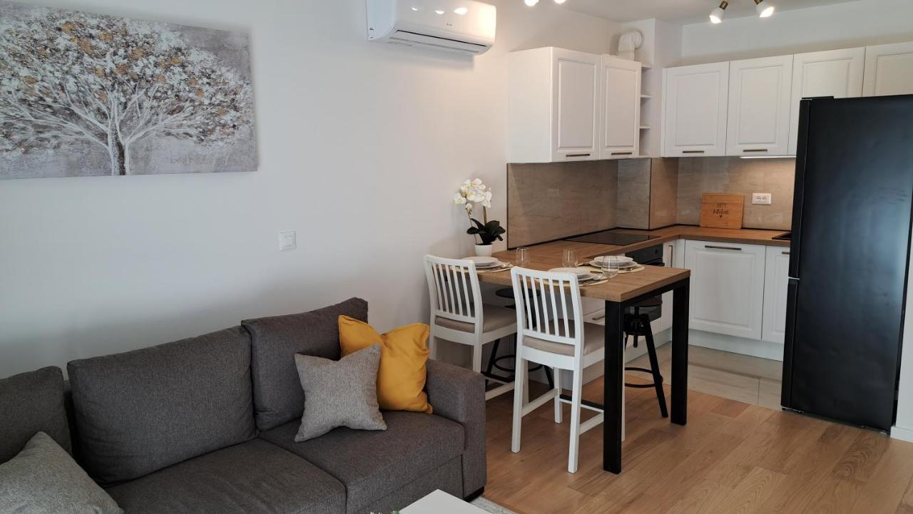 Apartment With Garden & Free Private Parking