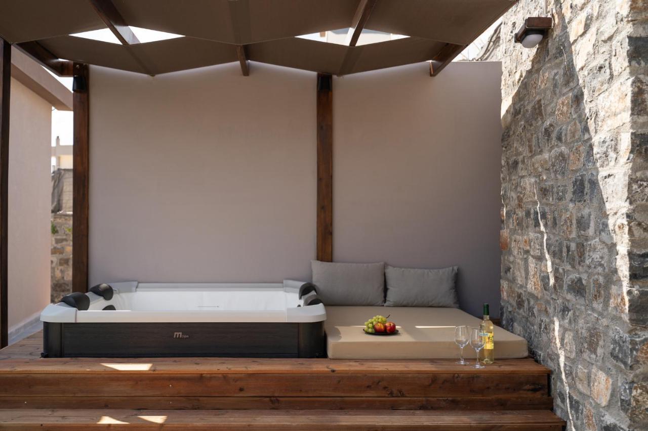 Majestic Manor With Outdoor Jacuzzi by 8essentially