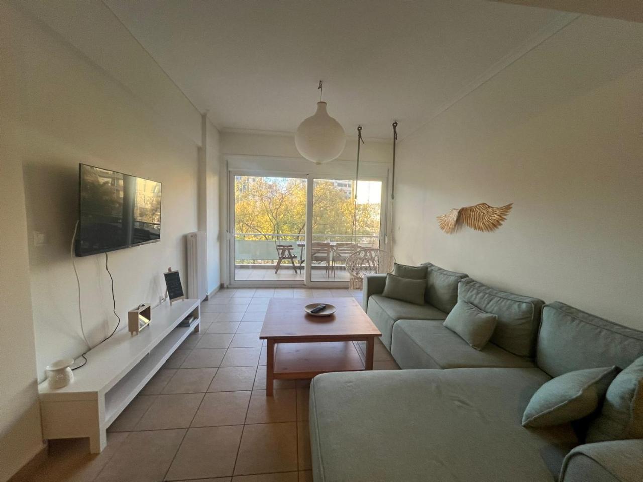 Spacious 3bdr Apart W/balcony-5 Mins To Acropolis