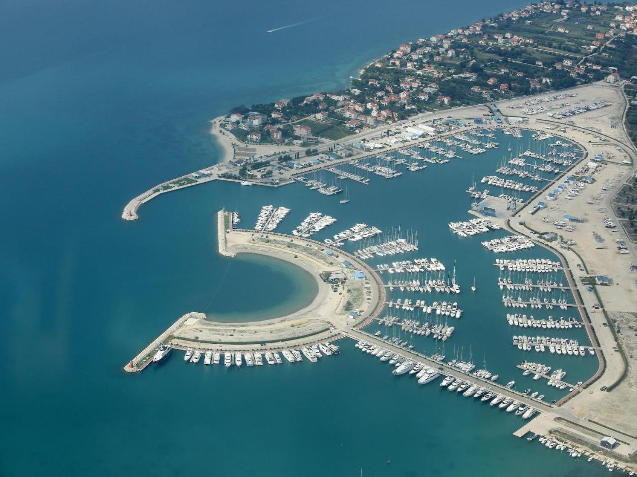 Apartments Kapetan One Bedroom Apartment With Terrace