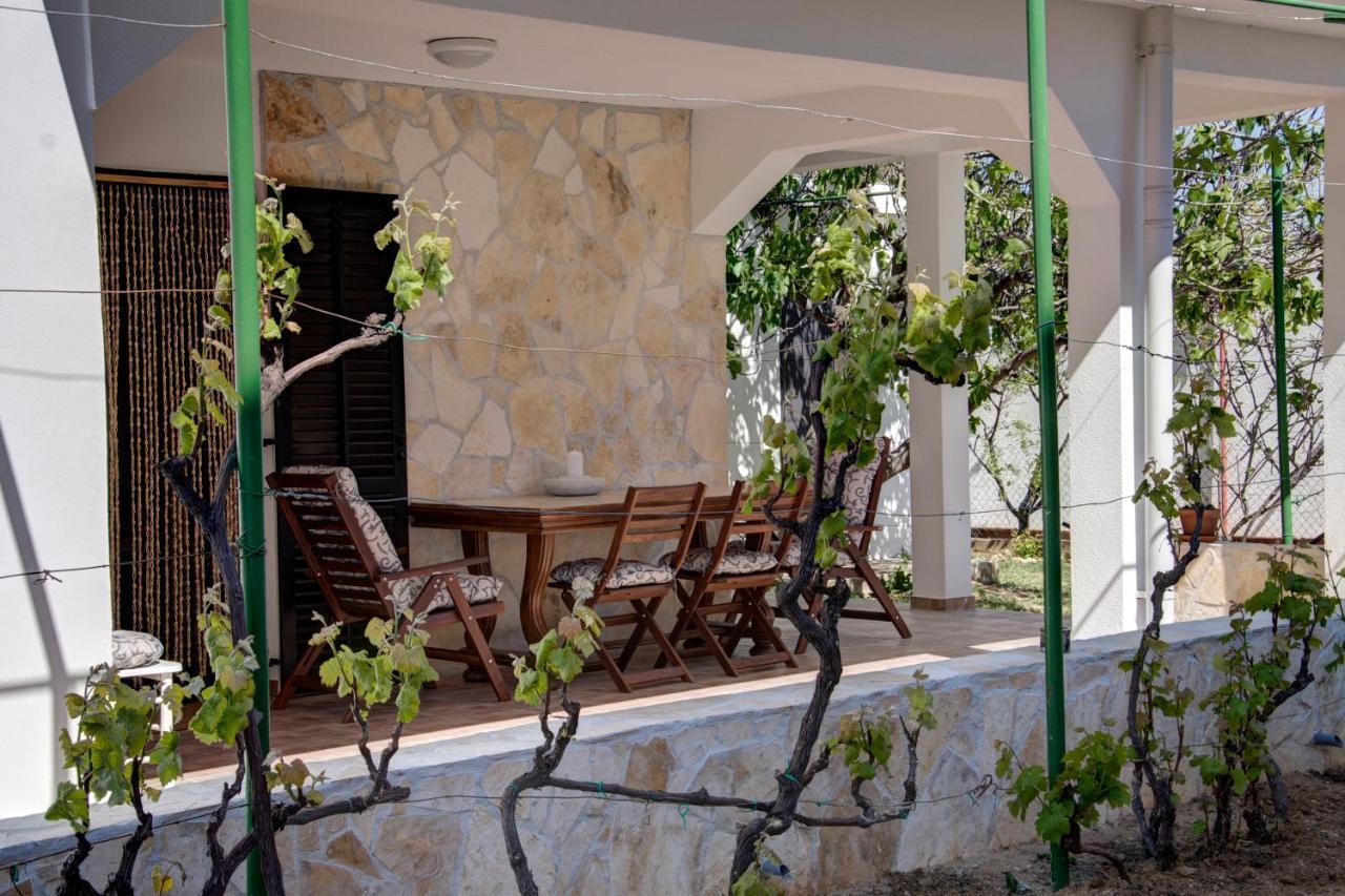 Apartment Pergola Nin Queen's Beach