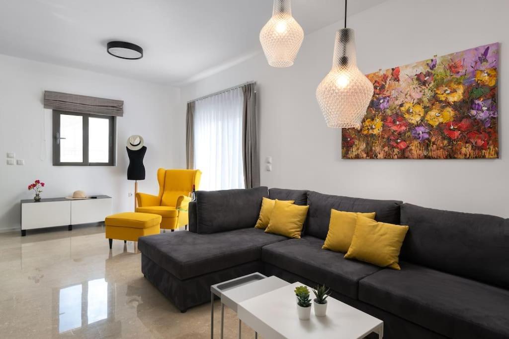 Luxurious & Modern House Near Town & Beach