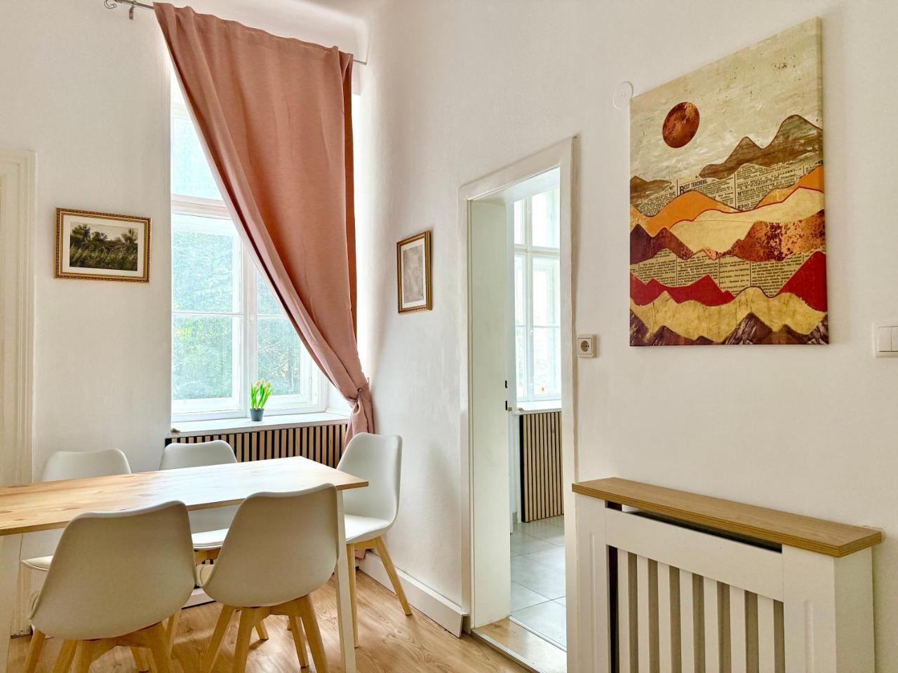 Stylish Cosy 2 Bedroom Apartment With Free Parking