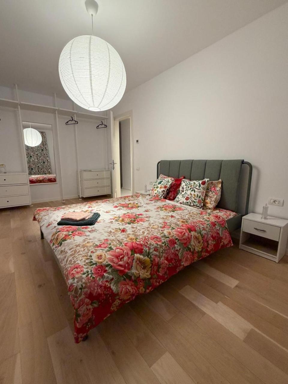 Central Monarch A & F Residence